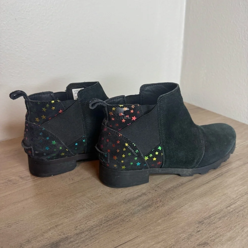 Sorel Youth Emelie Chelsea Booties Girl's Black Suede Rainbow Stars